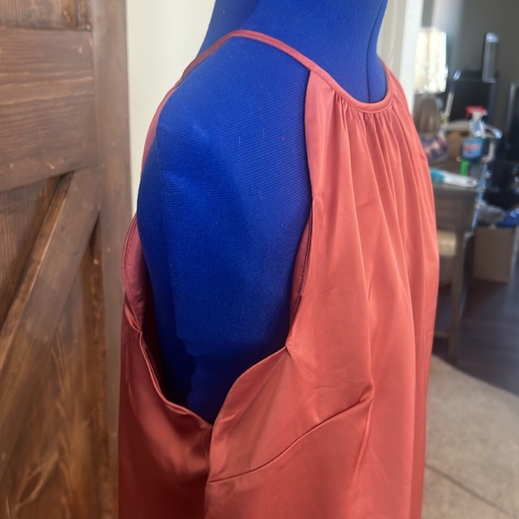 Large satin top - Picture 3 of 8